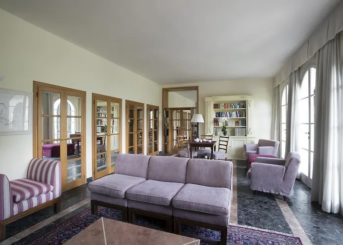 Augustus & פורטה דיי מארמי